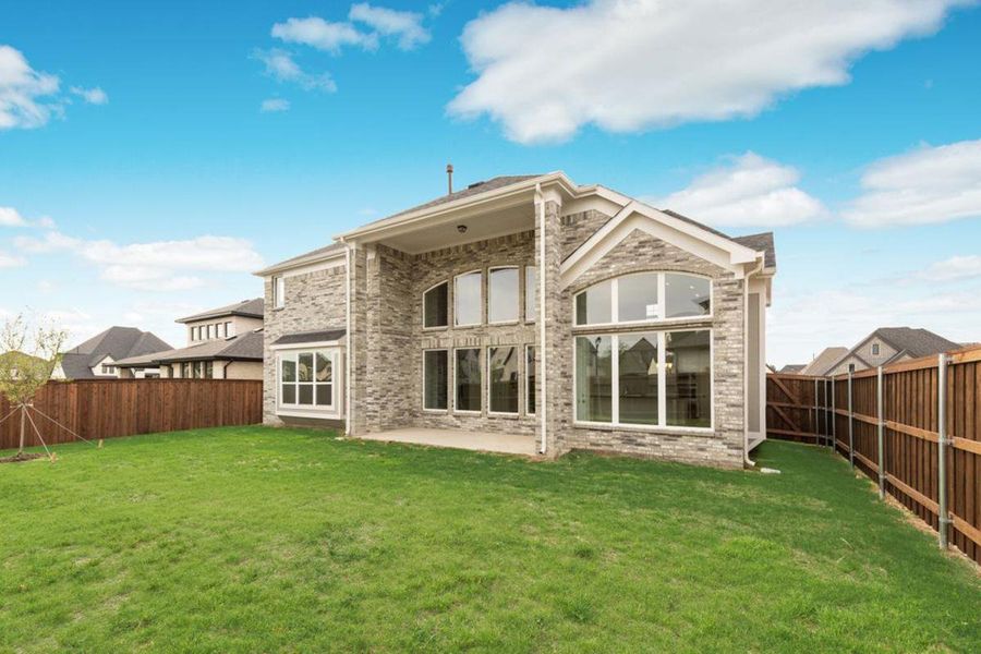 Exterior details and patio area of a home in Somercrest, Midlothian (Image 3).