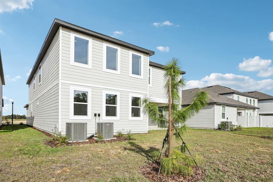 Exterior details and patio area of a home in , Mount Dora (Image 3).