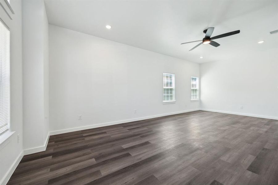 Spacious, unfurnished interior of a new home in , Dallas (Image 13).