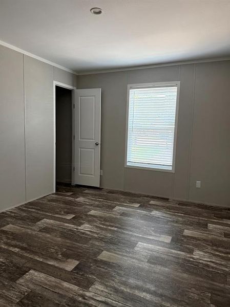 Spacious, unfurnished interior of a new home in , Pelican Bay (Image 10).