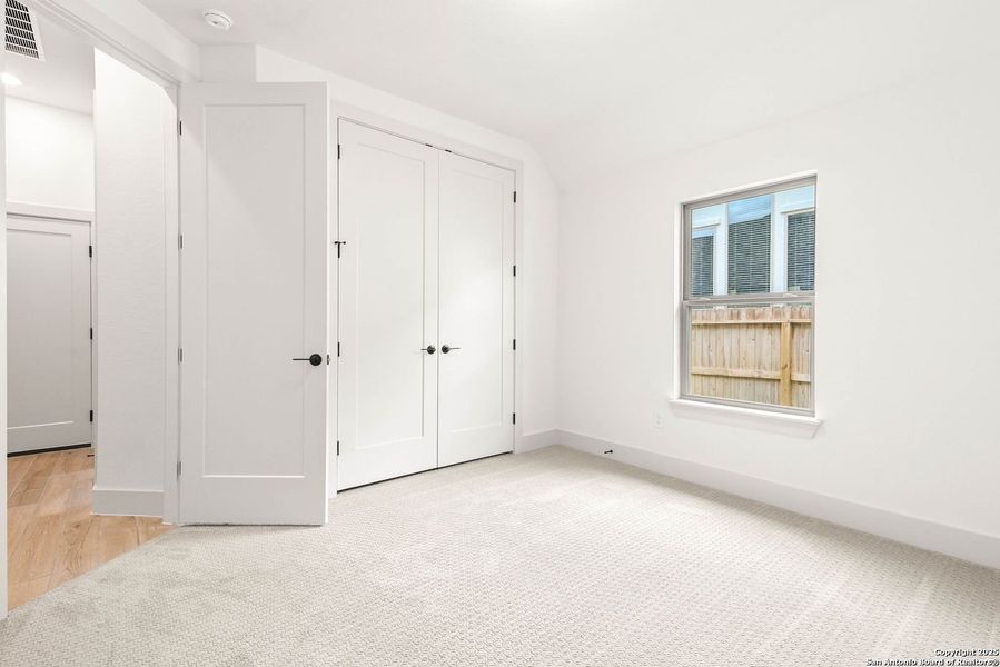 Spacious, unfurnished interior of a new home in Ventana - 70', Bulverde (Image 27).