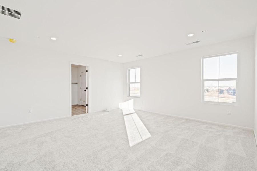 Spacious, unfurnished interior of a new home in The Nest Classic at Canyon Creek, Erie (Image 19).