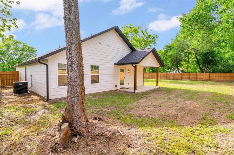 Exterior details and patio area of a home in , Cooper (Image 28).