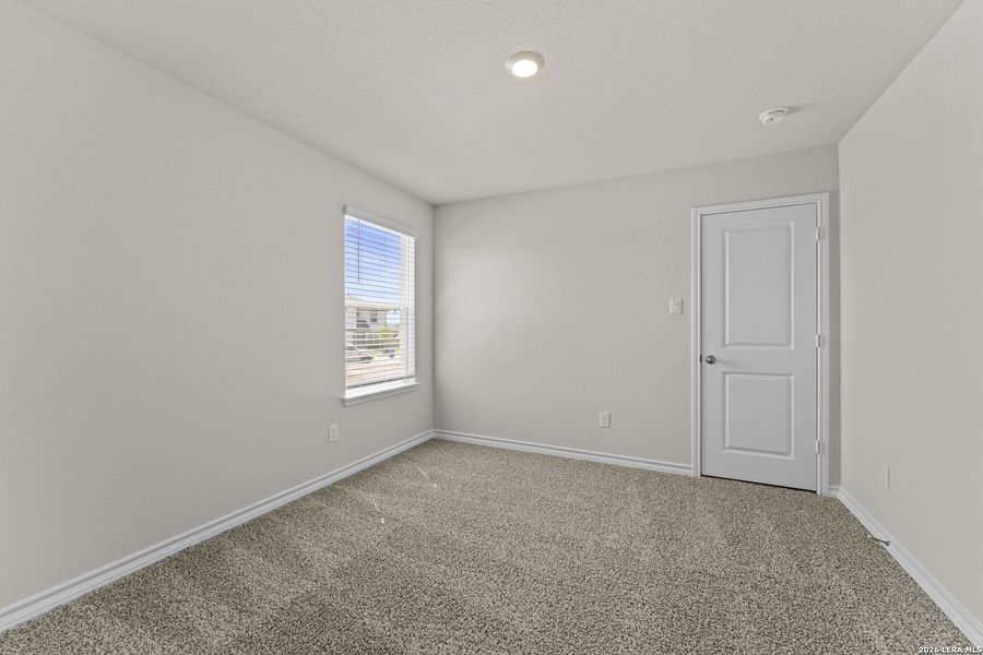 Spacious, unfurnished interior of a new home in Langdon, San Antonio (Image 18).