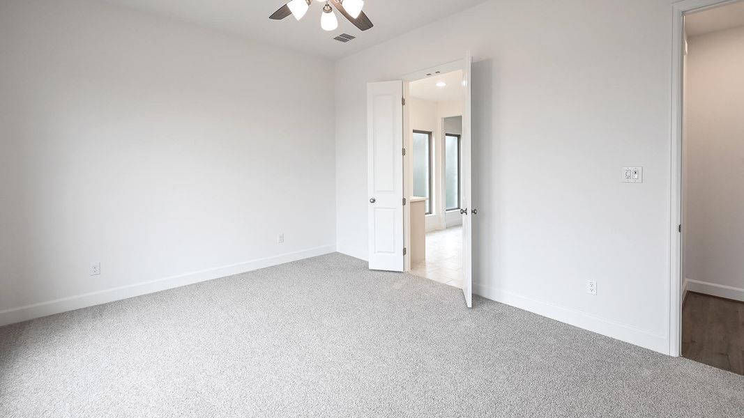 Spacious, unfurnished interior of a new home in Crosswinds, Kyle (Image 21).