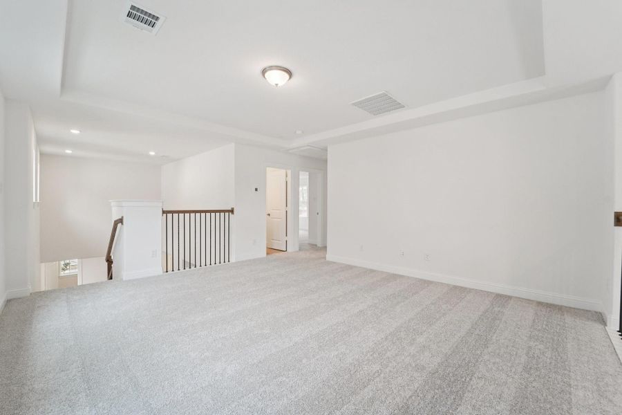 Spacious, unfurnished interior of a new home in Woodhavyn 40', Magnolia (Image 14).