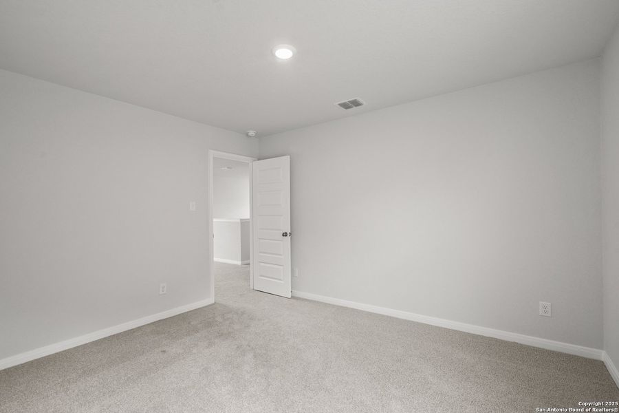 Spacious, unfurnished interior of a new home in Dauer Ranch, New Braunfels (Image 17). Spacious, unfurnished interior of a new home in Dauer Ranch, New Braunfels (Image 17).