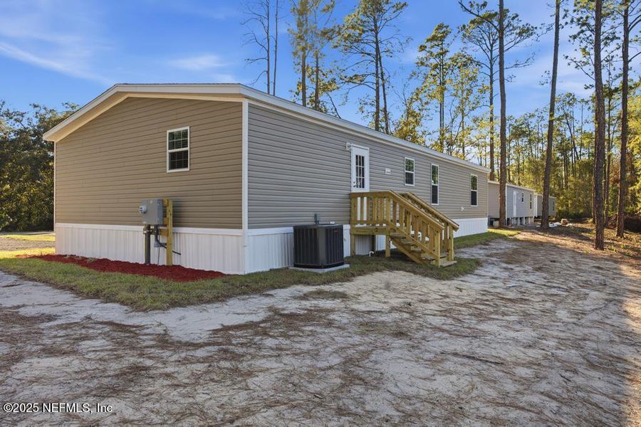 Exterior details and patio area of a home in , Interlachen (Image 24).