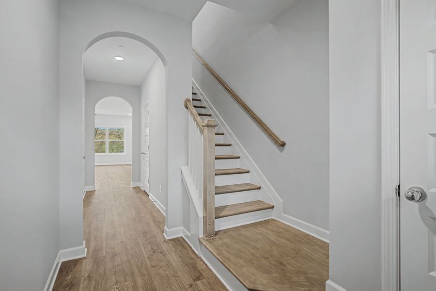 Spacious, unfurnished interior of a new home in Oxford Station, Gallatin (Image 22).