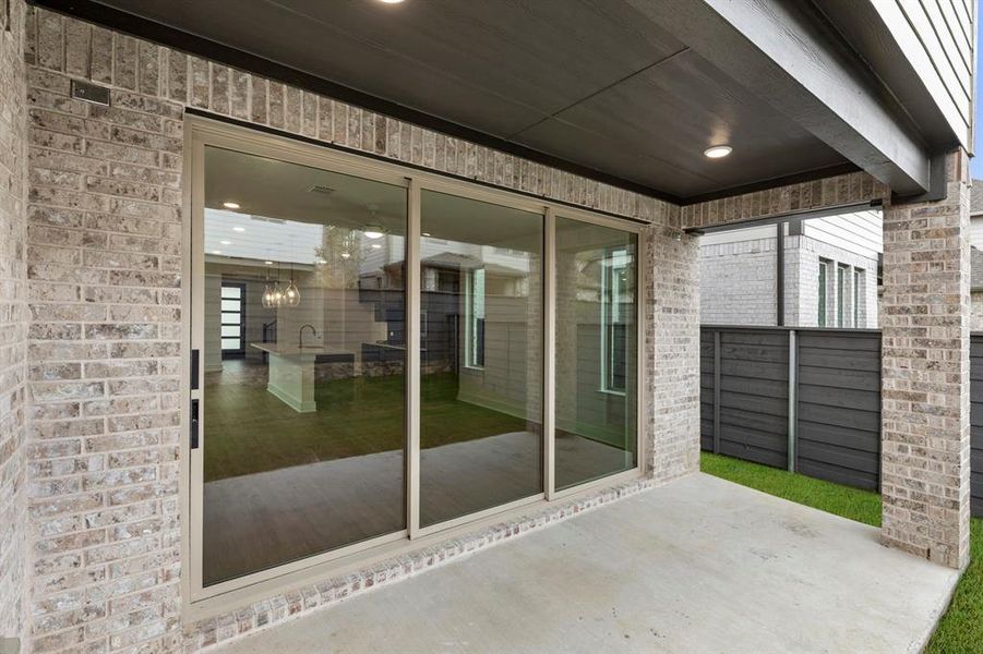 25. 1141 Amaryllis - Patio