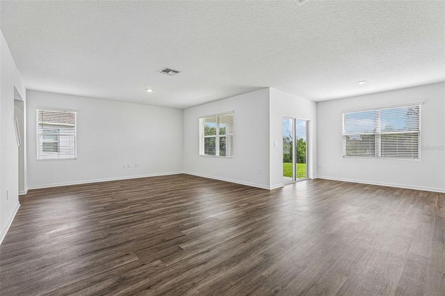 Spacious, unfurnished interior of a new home in , Davenport (Image 17).