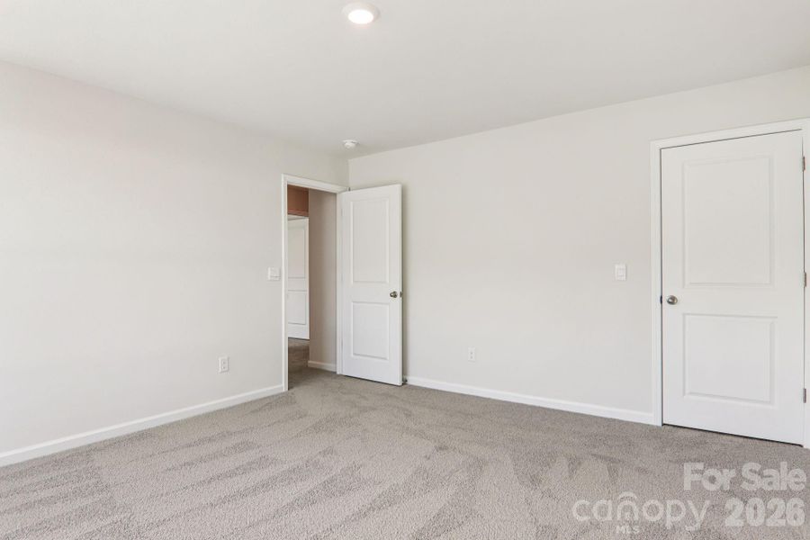 Spacious, unfurnished interior of a new home in Rydele Heights, Asheville (Image 24).