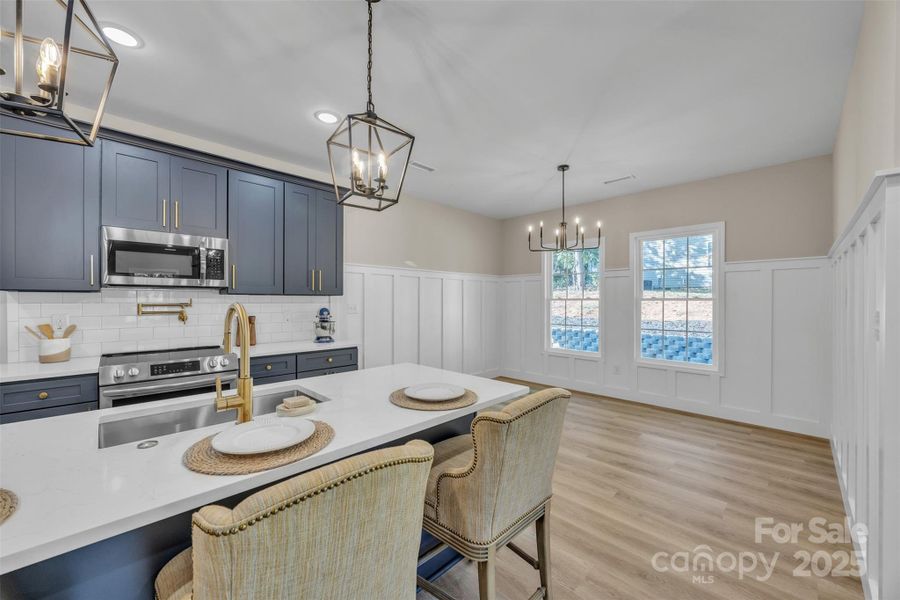 Kitchen/Dining Kitchen/Dining