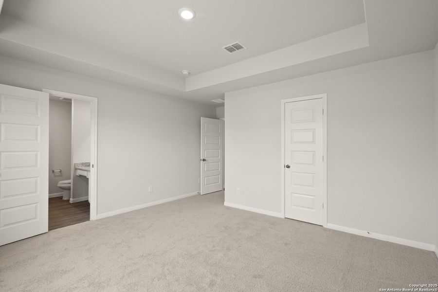 Spacious, unfurnished interior of a new home in Timber Creek, San Antonio (Image 22).