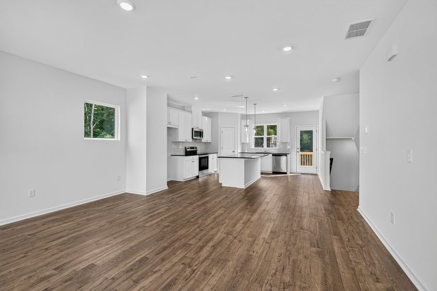 Spacious, unfurnished interior of a new home in Rosewood Farm, Lawrenceville (Image 22).