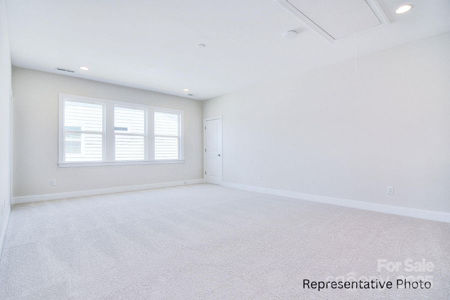 Spacious, unfurnished interior of a new home in Edmunds Farm, Clover (Image 32).
