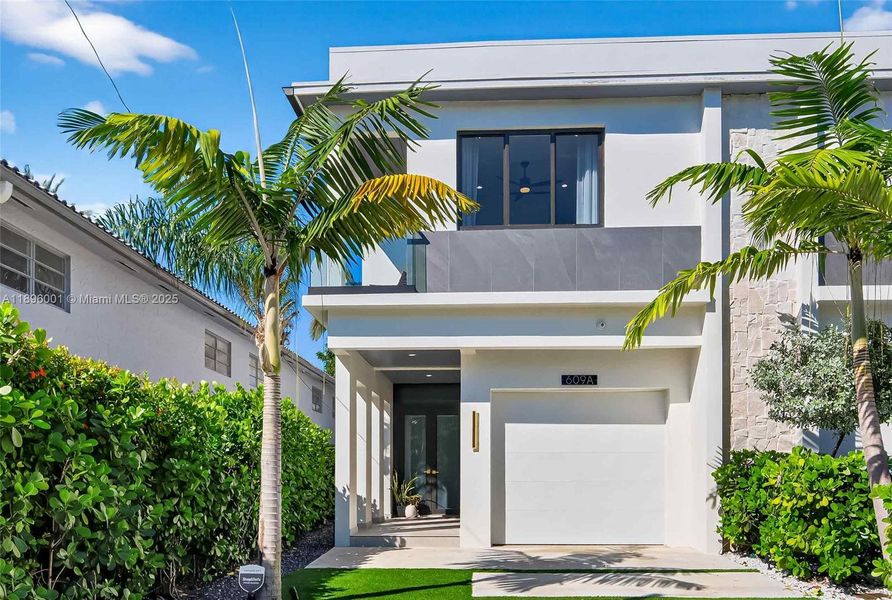 Exterior details and patio area of a home in , Fort Lauderdale (Image 24).