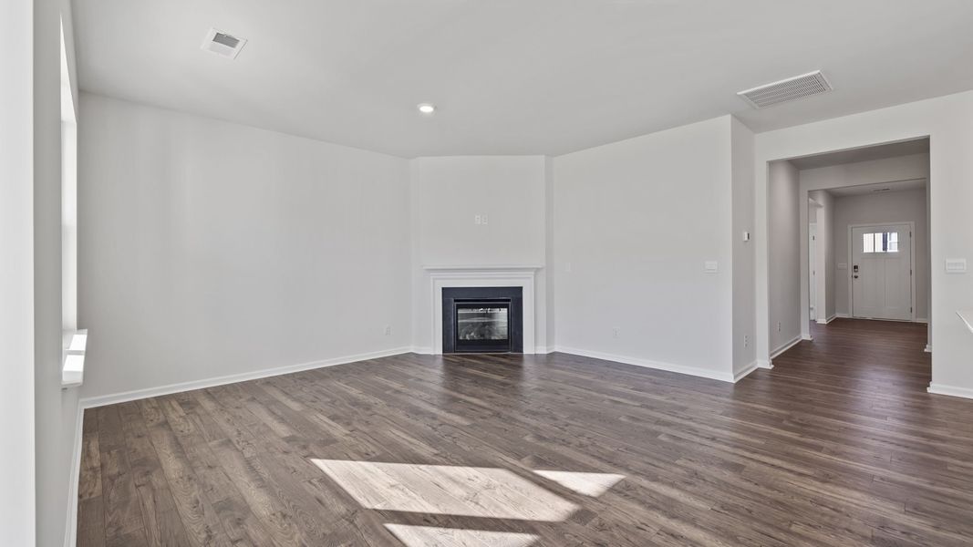Spacious, unfurnished interior of a new home in Sage Grove, Lyman (Image 17).