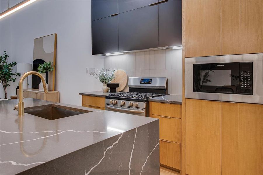 Furnished interior view inside a new home in , Dallas (Image 16).