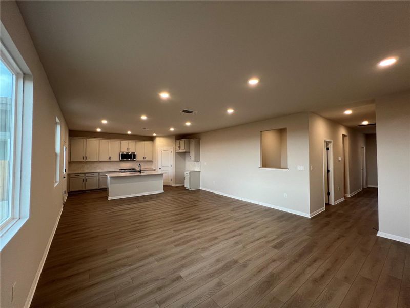 Spacious, unfurnished interior of a new home in Rolling Glen, Hutto (Image 29).