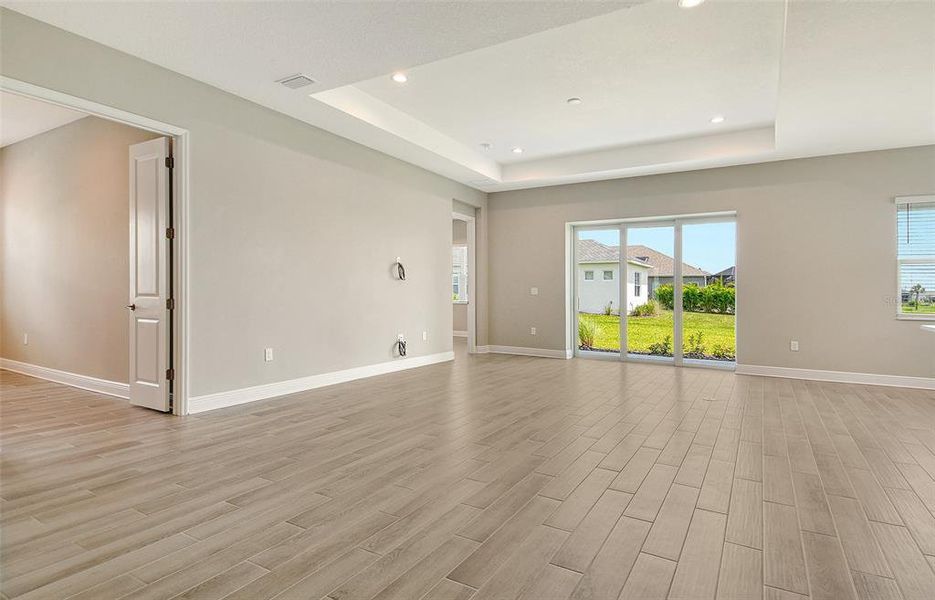 Spacious, unfurnished interior of a new home in Canoe Creek, Parrish (Image 13).