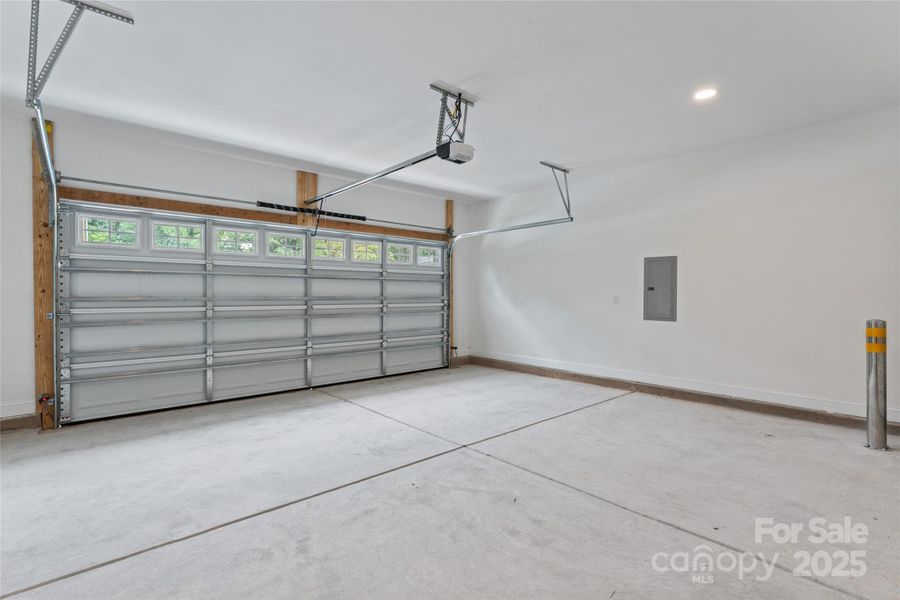 Image 34 of a home in .