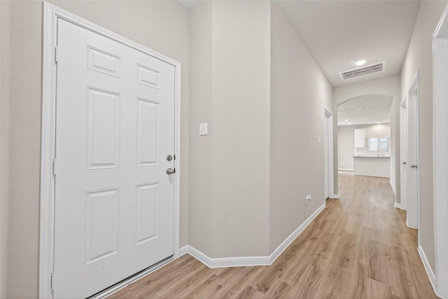 Spacious, unfurnished interior of a new home in Woodland Lakes, Houston (Image 28).
