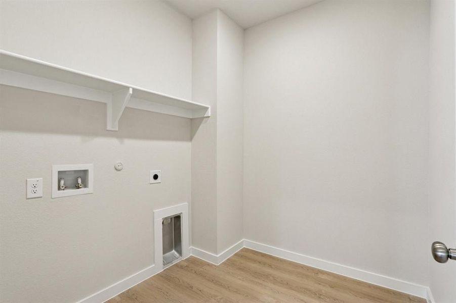 Spacious, unfurnished interior of a new home in Hickory Hill, Sherman (Image 19).