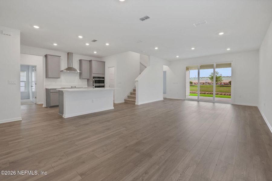 Spacious, unfurnished interior of a new home in Amberly, Green Cove Springs (Image 27).