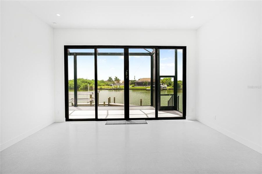 Spacious, unfurnished interior of a new home in , Port Charlotte (Image 76).