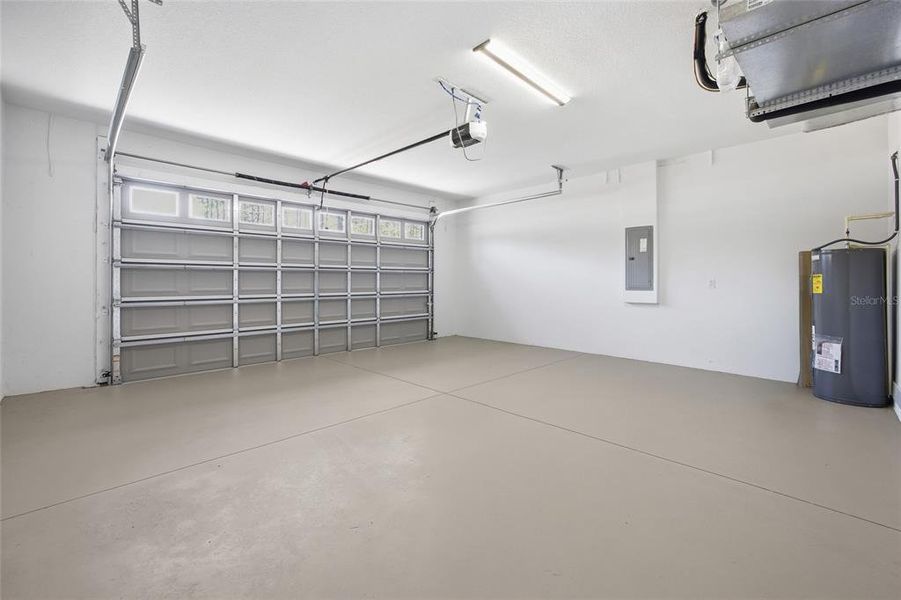 Spacious, unfurnished interior of a new home in , Dunnellon (Image 33).