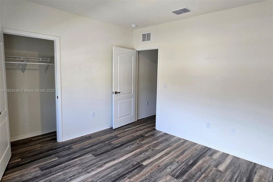 Spacious, unfurnished interior of a new home in , Davenport (Image 29).