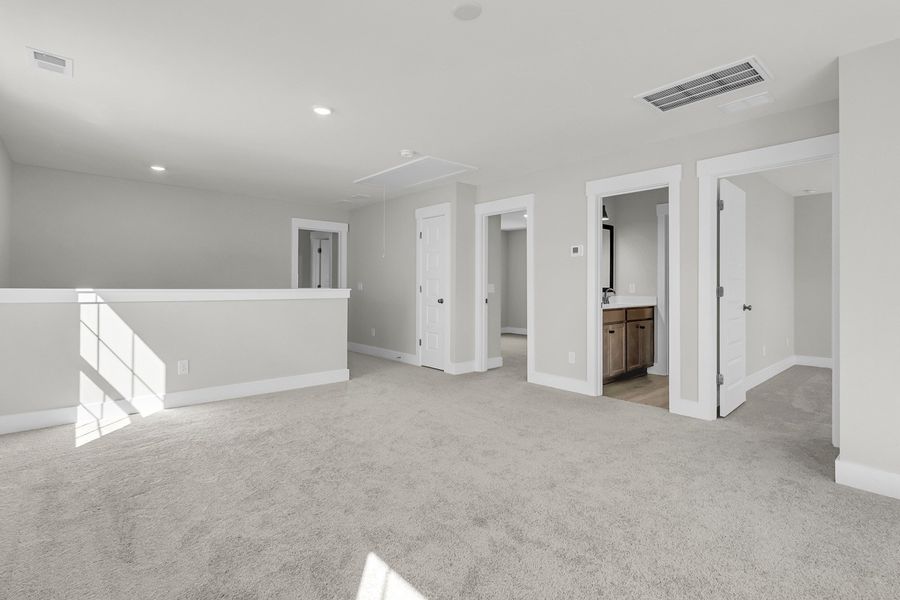 Spacious, unfurnished interior of a new home in Six Oaks, Summerville (Image 37).
