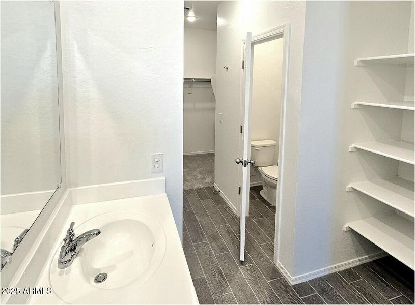 7-Master toilet+closet