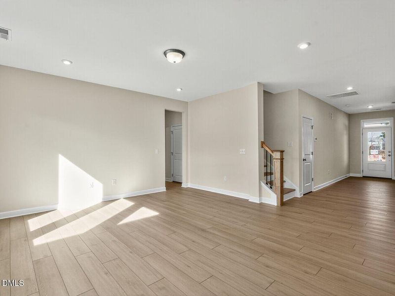 011-1280x960-family-room