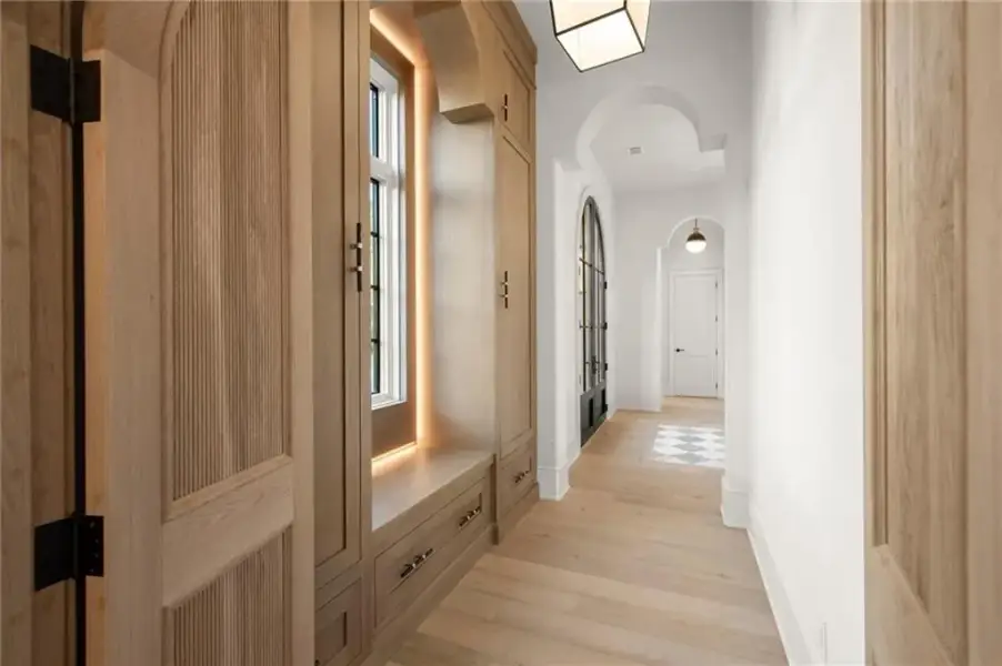 Spacious, unfurnished interior of a new home in , Alpharetta (Image 43).