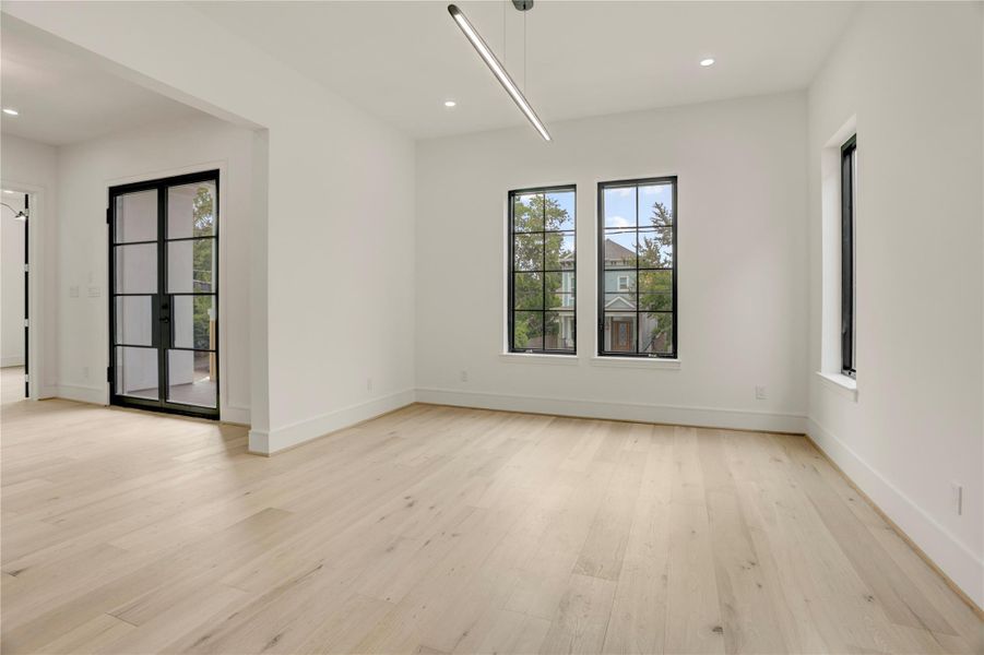 Spacious, unfurnished interior of a new home in , Houston (Image 21).