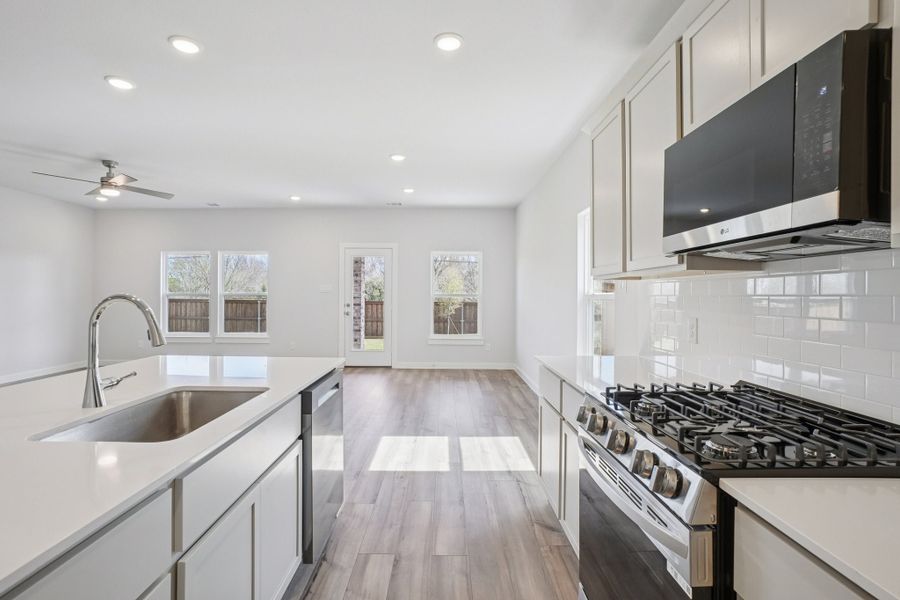 A kitchen with white cabinets.