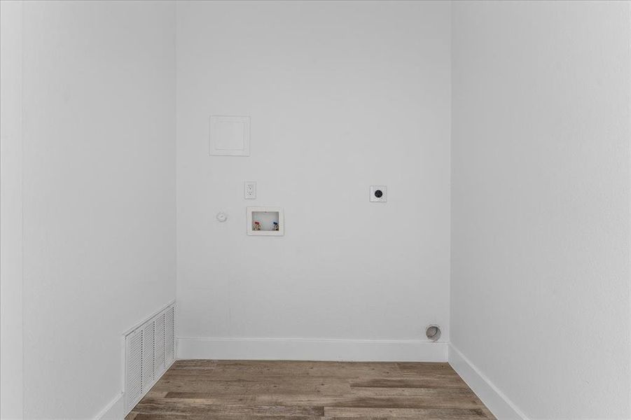 Spacious, unfurnished interior of a new home in , Dallas (Image 26).