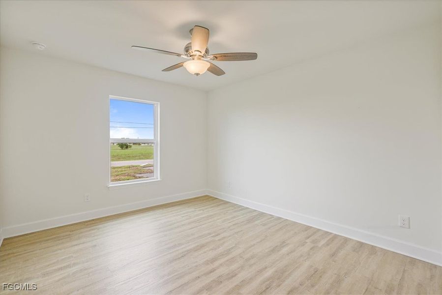 Spacious, unfurnished interior of a new home in Cape Coral, Cape Coral (Image 30).