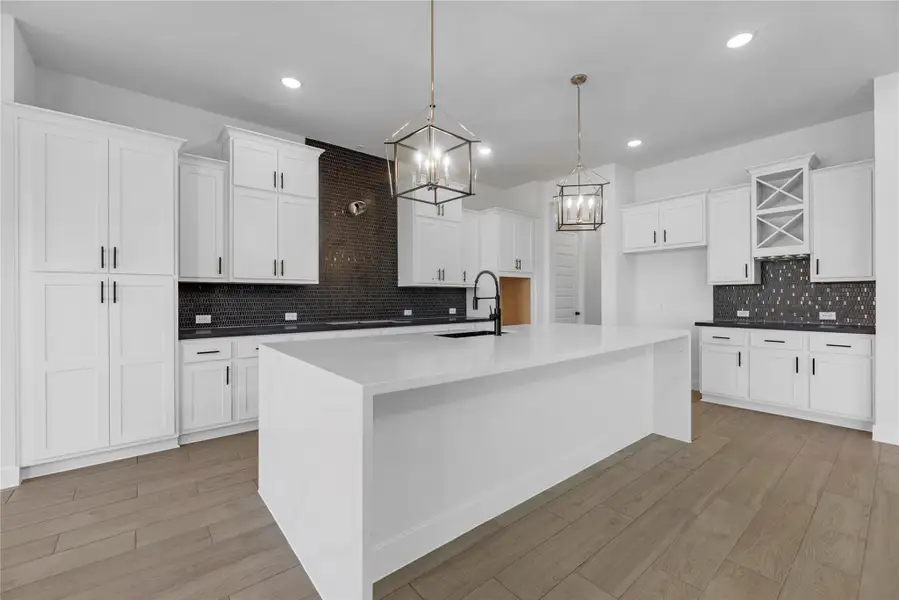 Representative image. Features, selections and colors may vary.