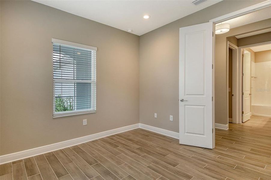 Spacious, unfurnished interior of a new home in , Venice (Image 24).