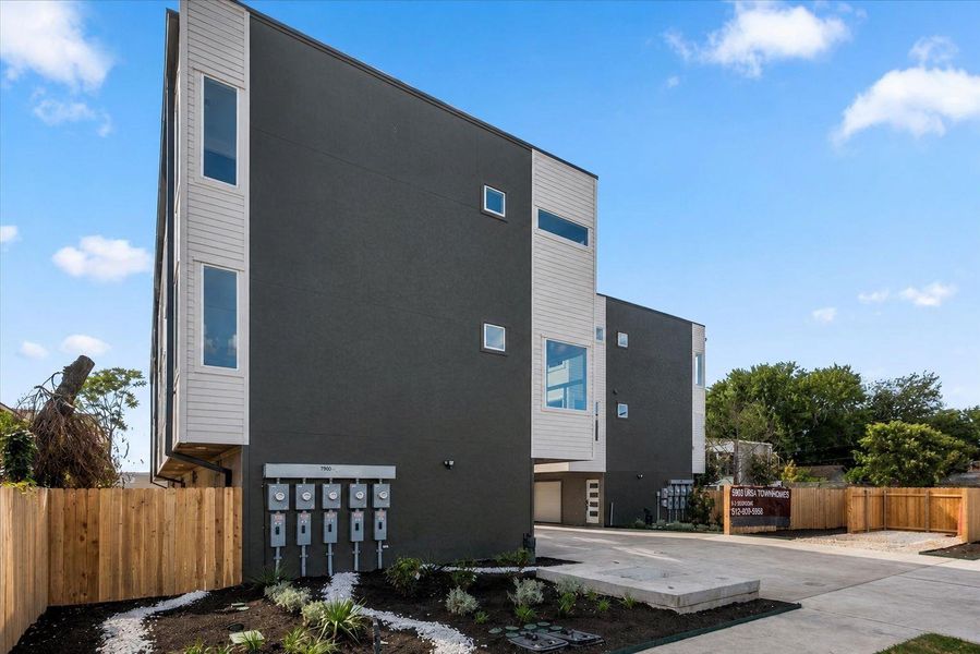 Modern townhomes showcasing sleek design and a well-maintained exterior. Modern townhomes showcasing sleek design and a well-maintained exterior.