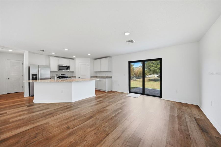 Spacious, unfurnished interior of a new home in , Port Charlotte (Image 37).
