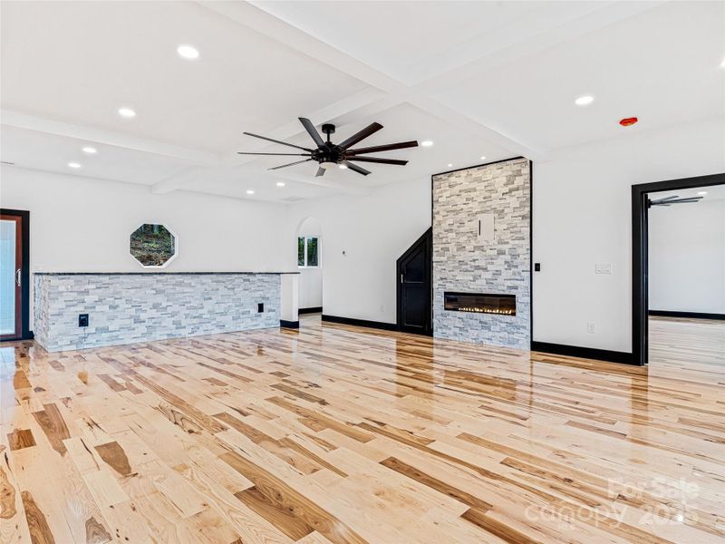 Image 27 of a home in .