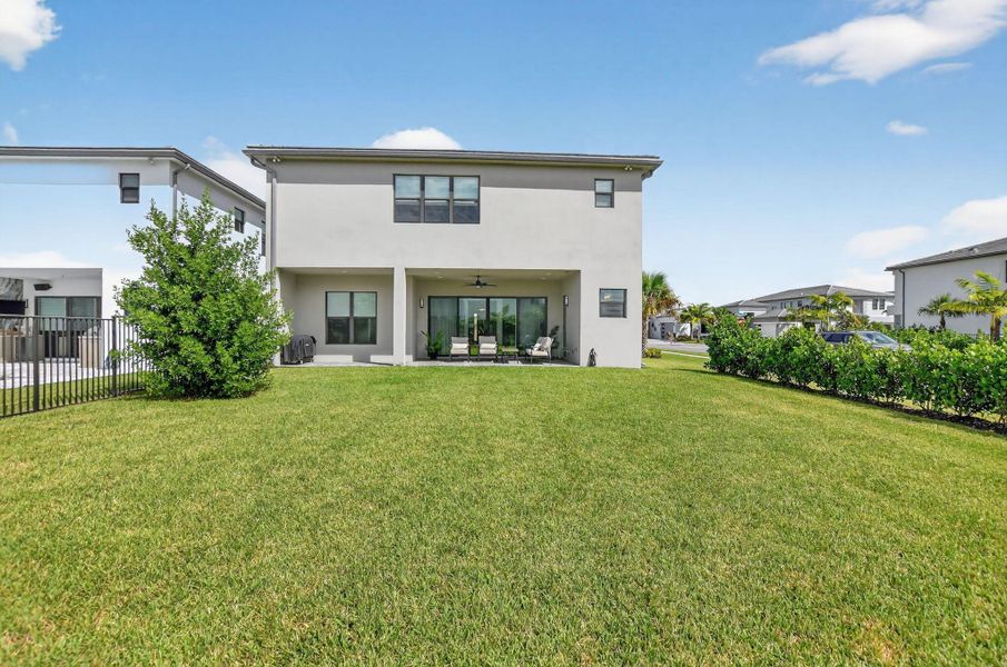 Exterior details and patio area of a home in , Boca Raton (Image 4).
