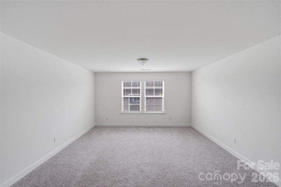 Spacious, unfurnished interior of a new home in Lakeside Glen, York (Image 31).