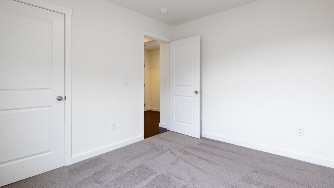 Spacious, unfurnished interior of a new home in Emory Creek, Harriman (Image 14).