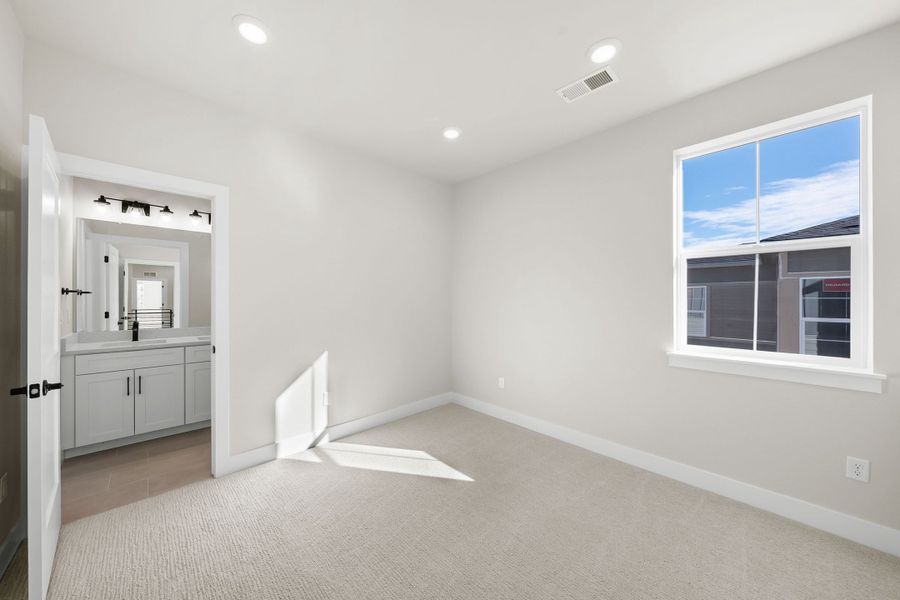 Spacious, unfurnished interior of a new home in Trumark Homes at Sterling Ranch, Littleton (Image 28).