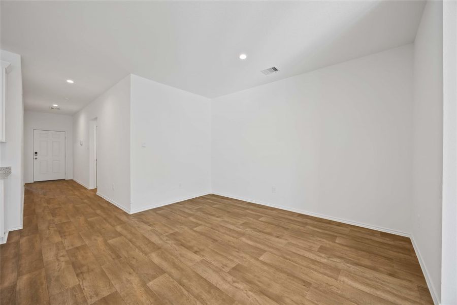 Spacious, unfurnished interior of a new home in Tamarron, Fulshear (Image 27).